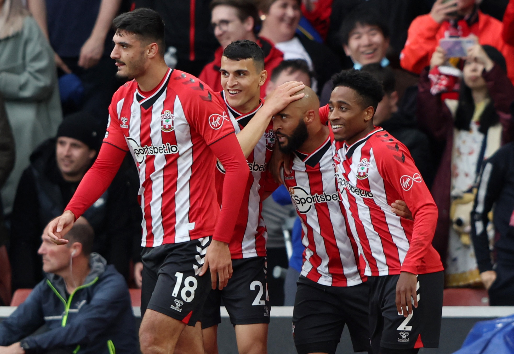 签下多纳鲁马是曼联复兴的信号，新管理层和老八一样高瞻远瞩