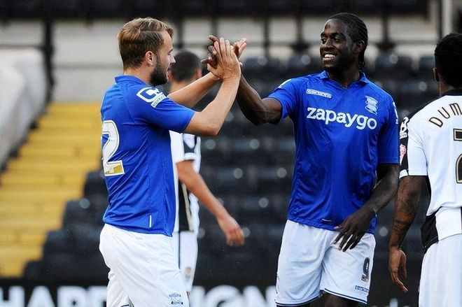 巴列卡诺客队更衣室设施简陋，波兰球队波兹南莱赫发视频吐槽