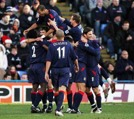 悉尼德比首发：巴巴洛塞斯PK罗里，基斯佩在列