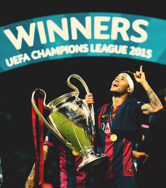 阿根廷队训练吸引20085名球迷观看，梅西获赠埃尔切10号球衣