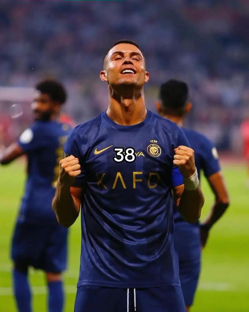 太疯了！费内巴切0-2落后3-2翻盘，瓦尔加斯MVP杀疯了